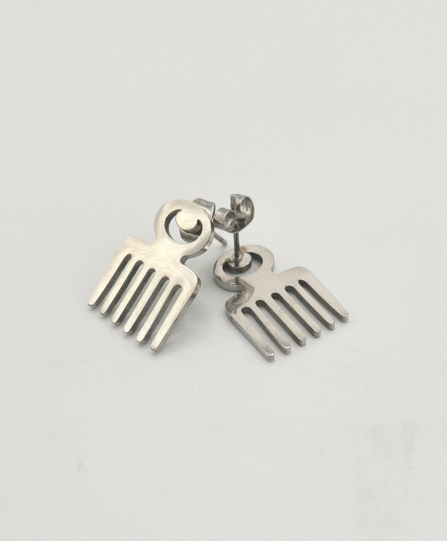 Comb studs